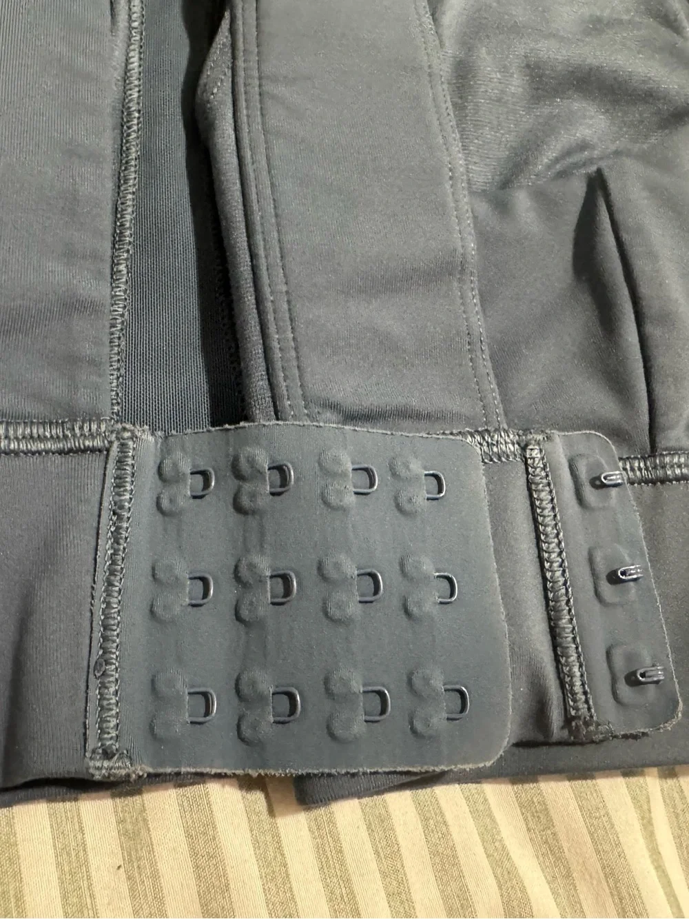 Lululemon Women’s Sports Bra Size 10 Grey Adjustable Hook Back
